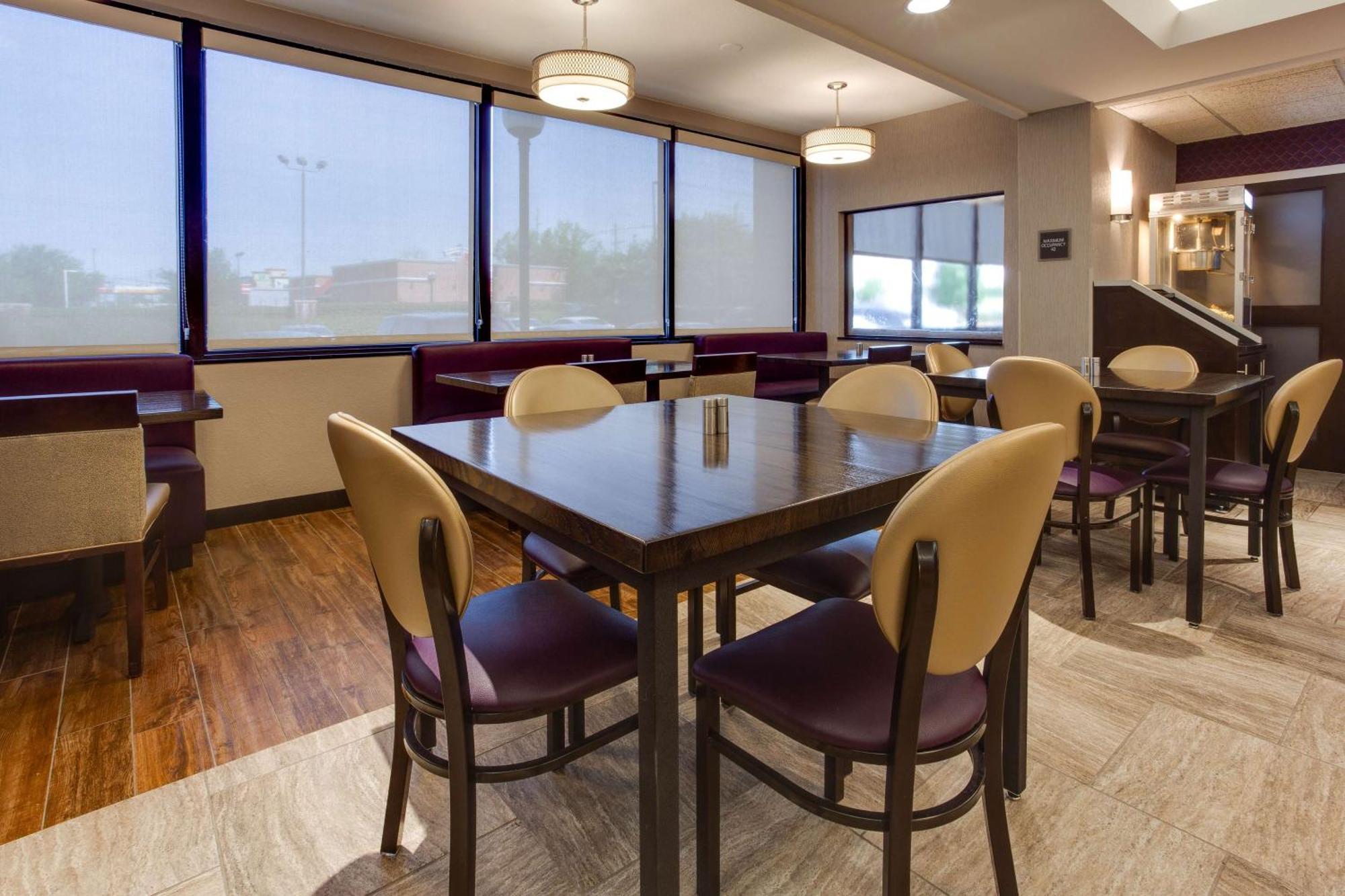 Drury Inn & Suites Louisville East Eksteriør billede