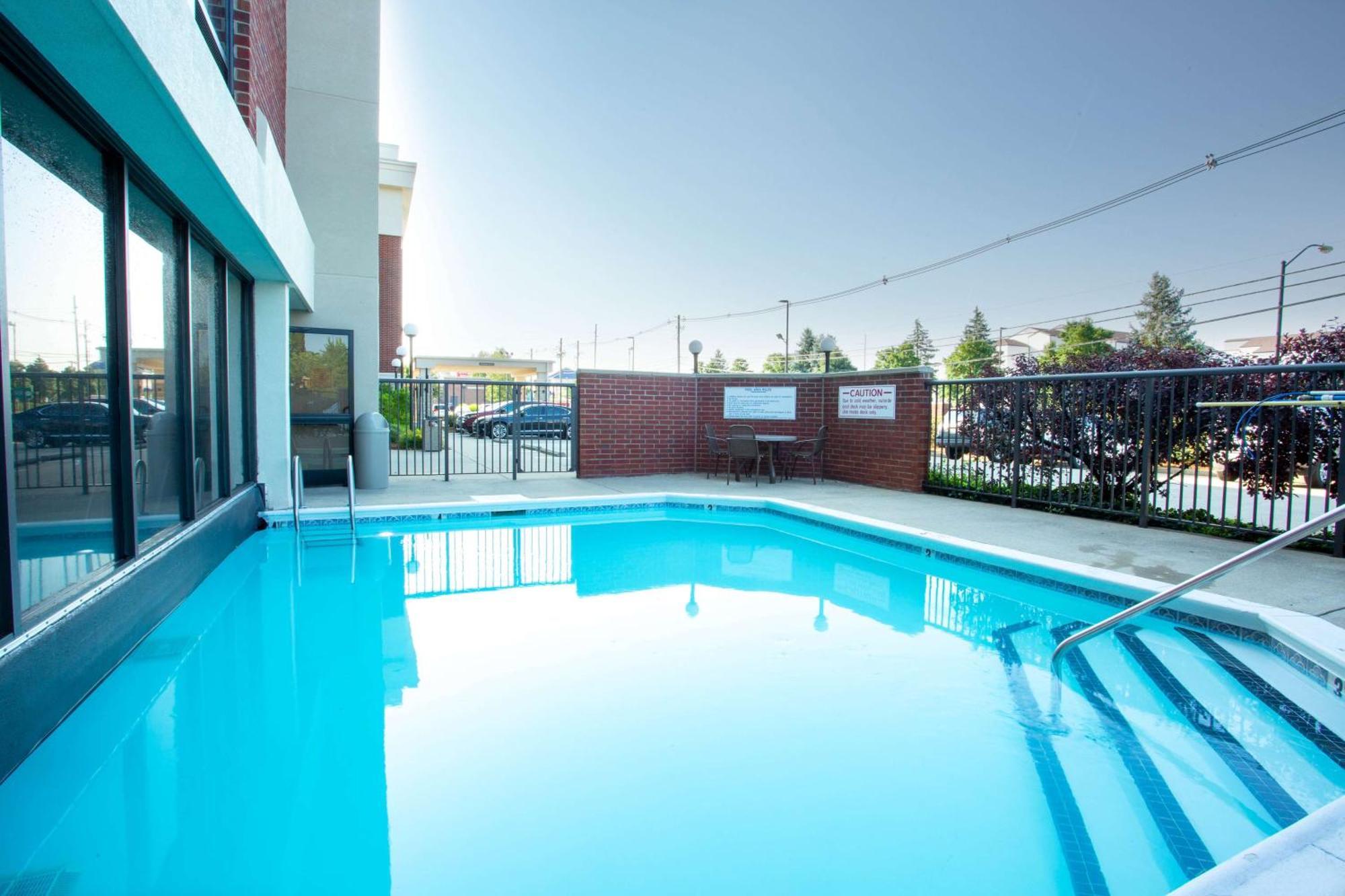 Drury Inn & Suites Louisville East Eksteriør billede