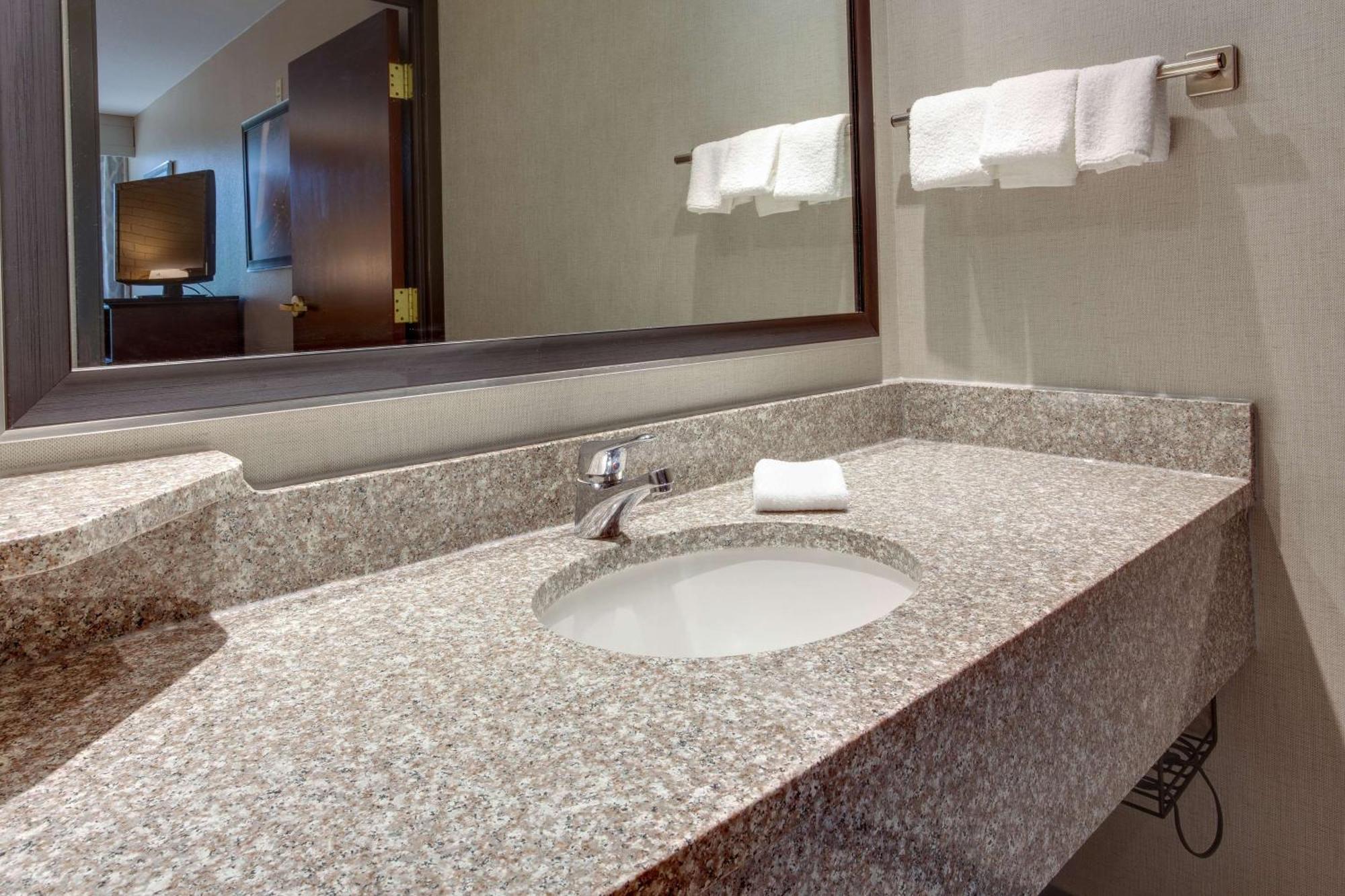 Drury Inn & Suites Louisville East Eksteriør billede